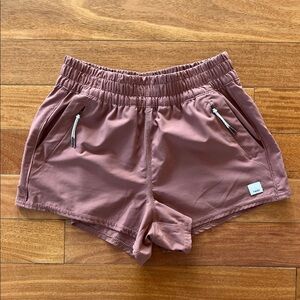 Vuori women’s athletic shorts XS